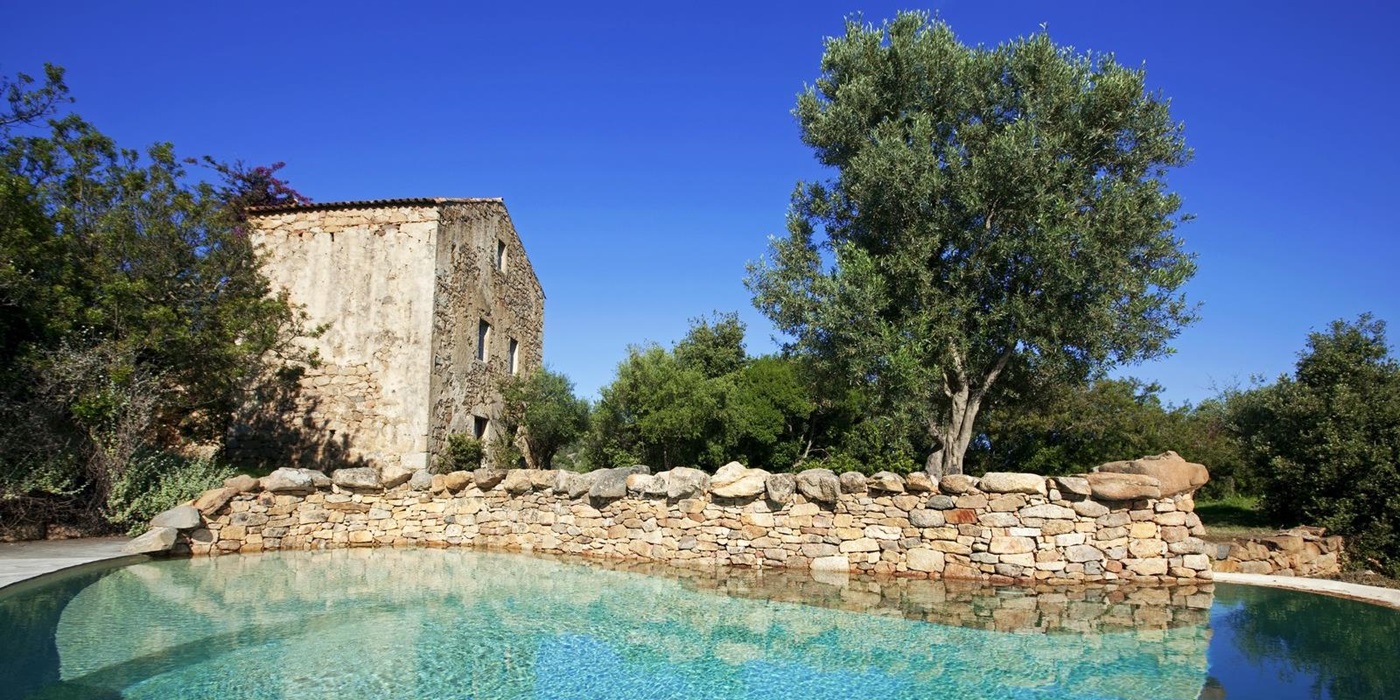 swimming pool and facade of Nivara, Corsica