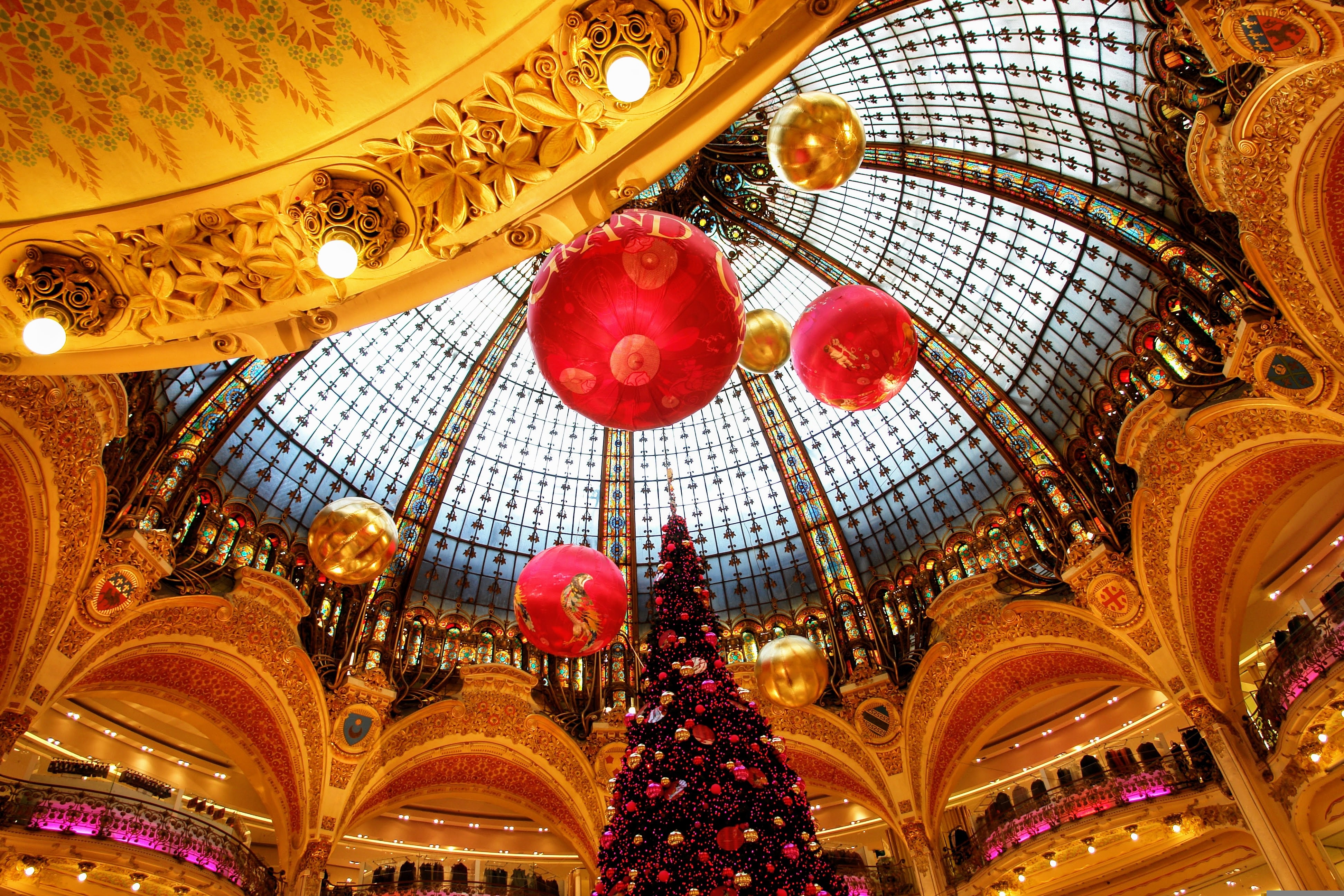 Lafayette dome t Christmas time in Paris