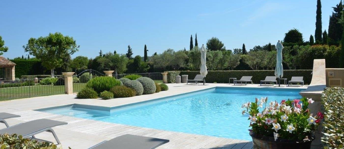 Pool length with garden at Mas Laurent in Provence