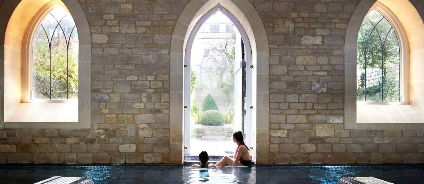 Pool and jacuzzi in the spa of the Royal Crescent Hotel in Bath