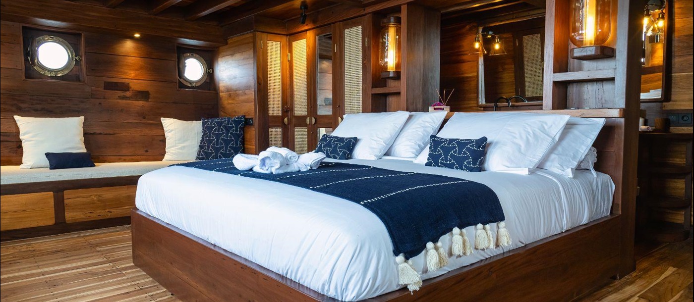 Master cabin onboard the Majik phinisi in Indonesia