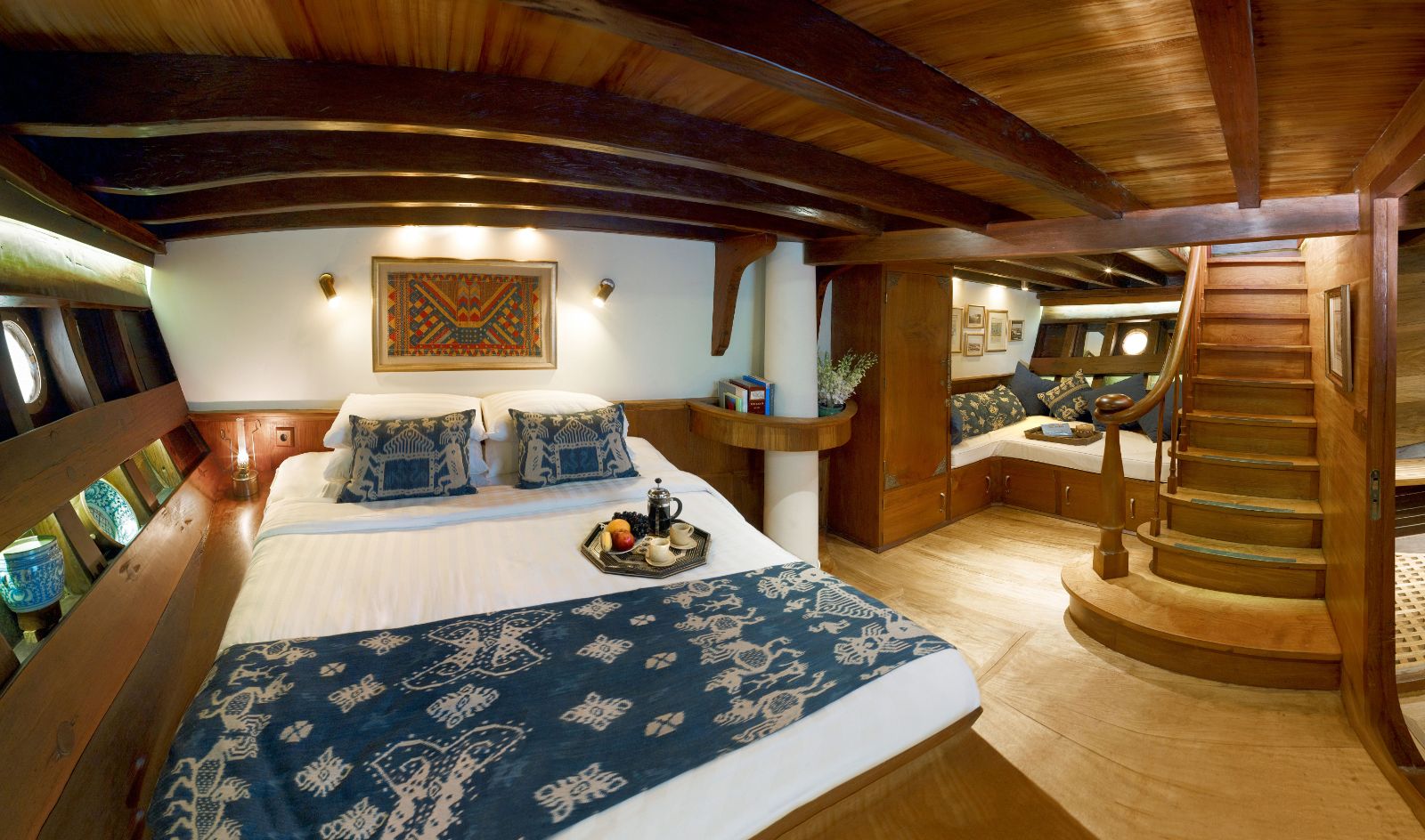 Double cabin onboard the Si Datu Bua phinisi in Indonesia