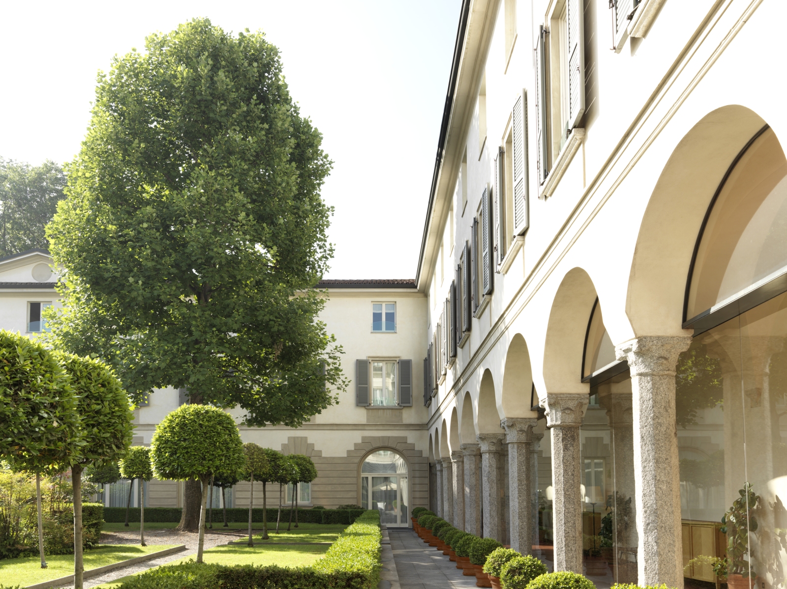 Path between arches and gardens at Four Seasons Milan