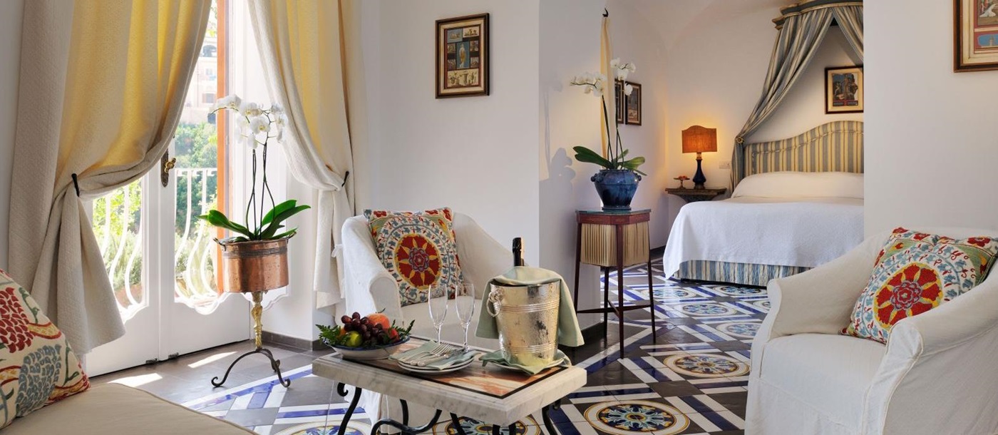 Guest room at Hotel le Sirenuse in Italy