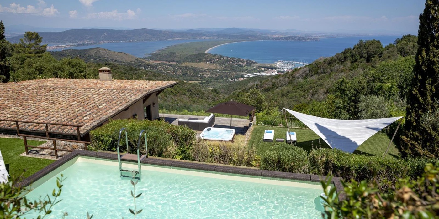 The pool at Villa Il Golfo in Tuscany