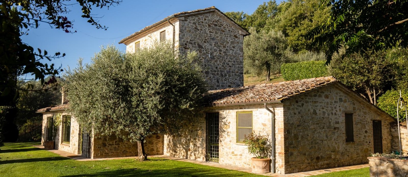 Exterior view of Villa Coccinella in Umbria Tuscany