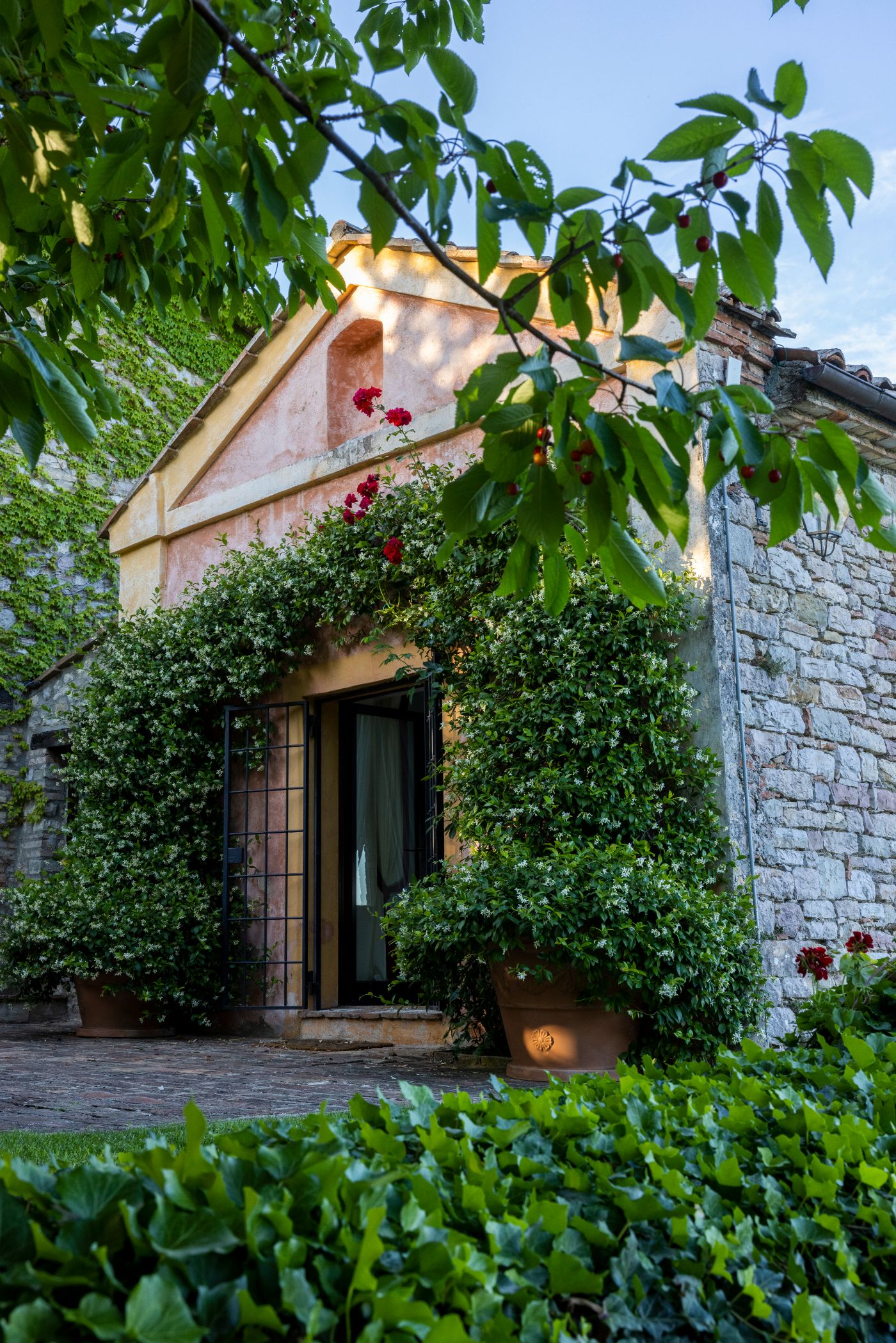 The stone guest house at Villa Pizzicato