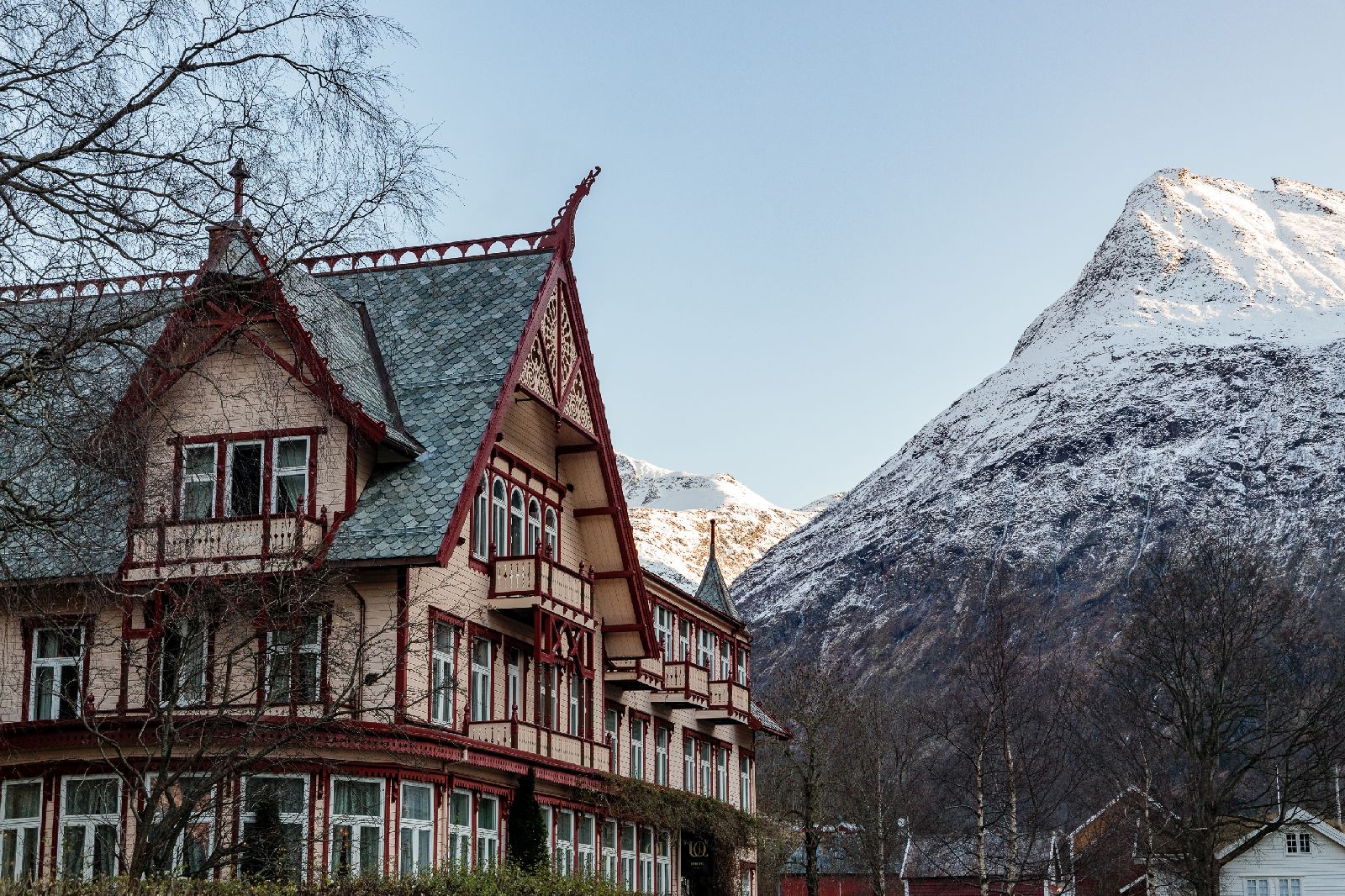 The Union Oye hotel in Norway with snowcapped mountain backdrop