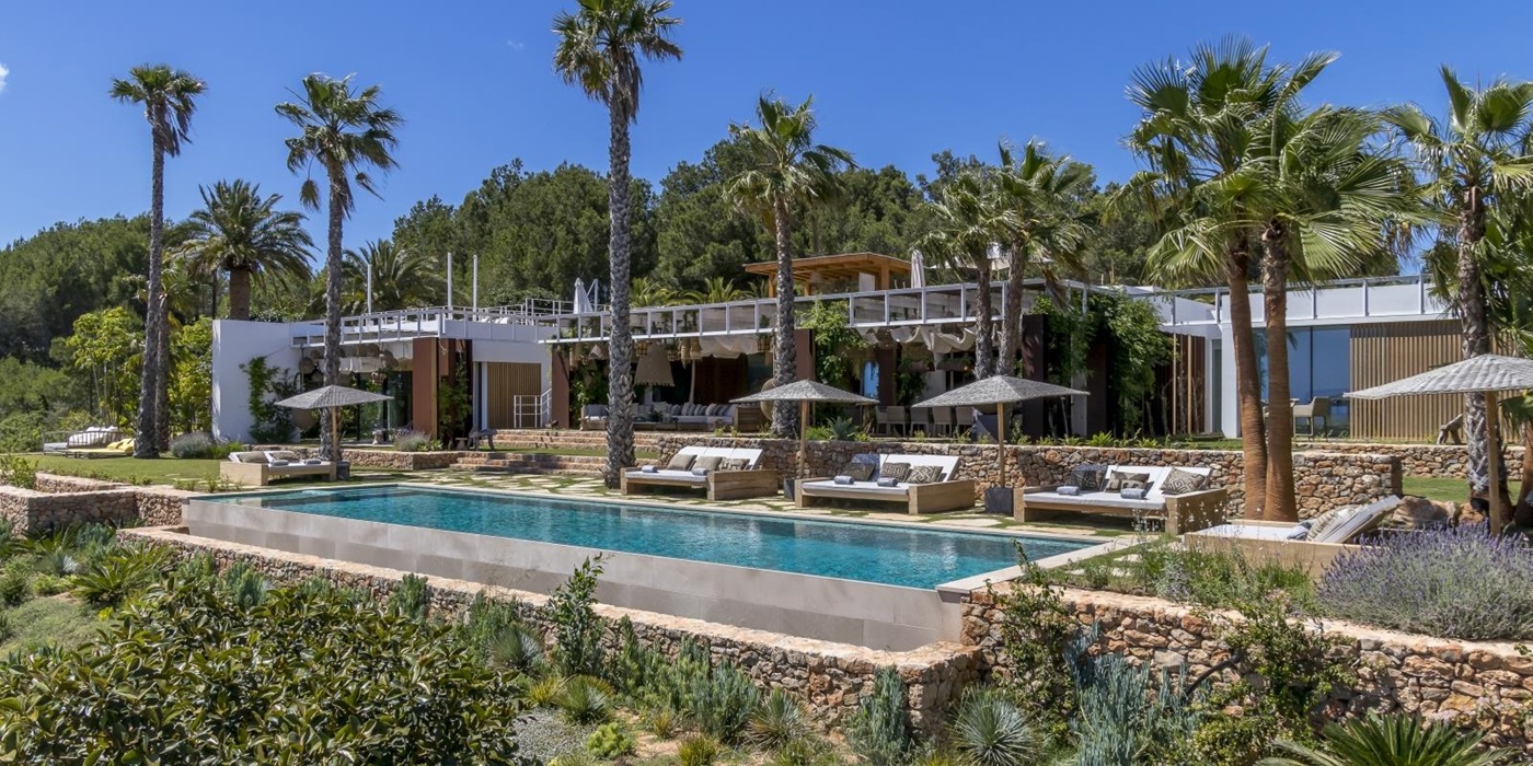 exterior view of Villa Josep, with the pool and loungers