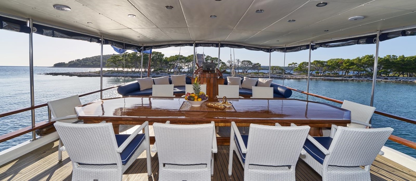 Dining area on the deck of the luxury gulet Perla