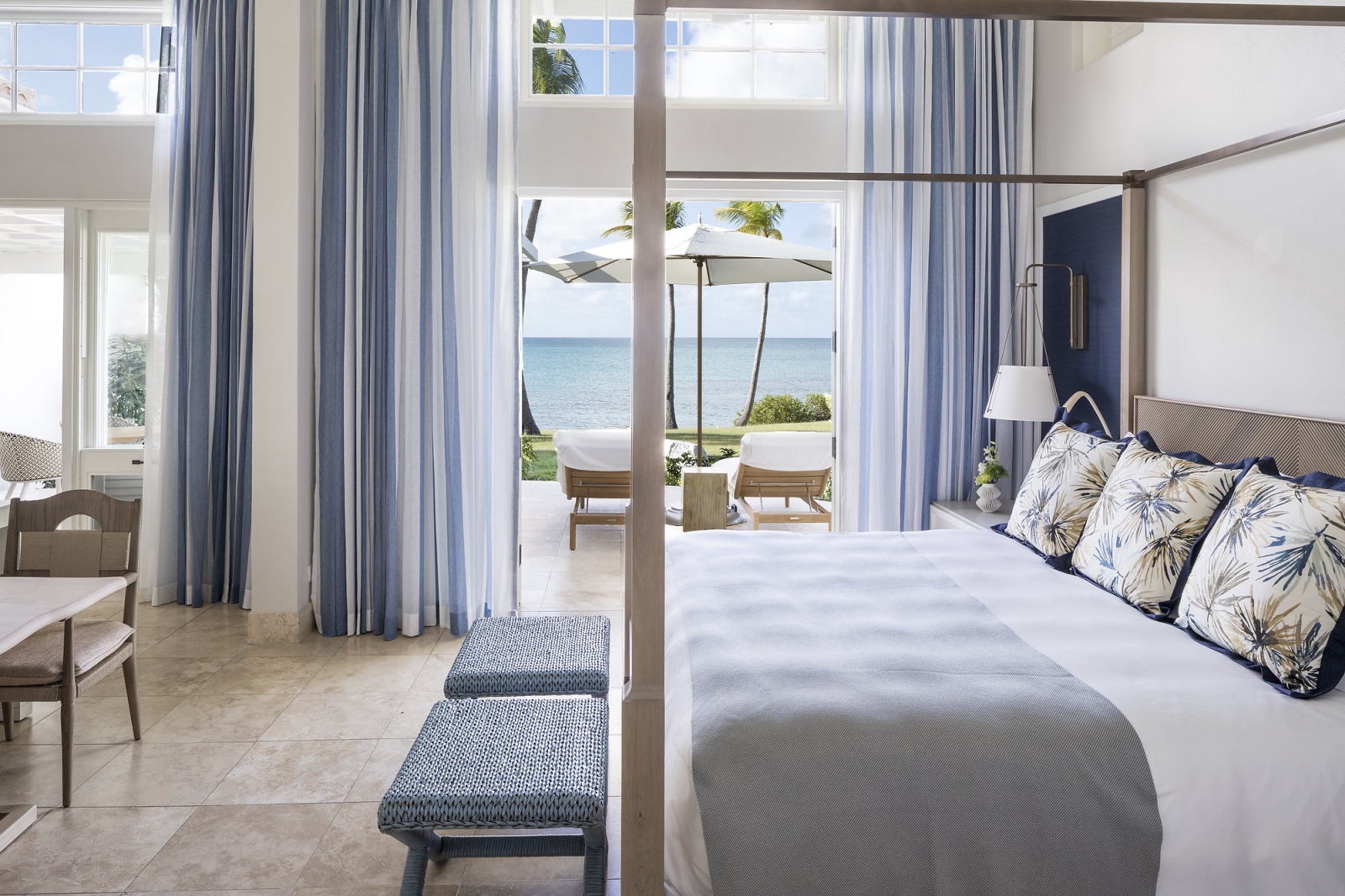 Bedoom with private terrace overlooking the ocean