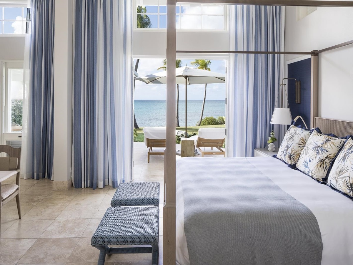 Bedoom with private terrace overlooking the ocean
