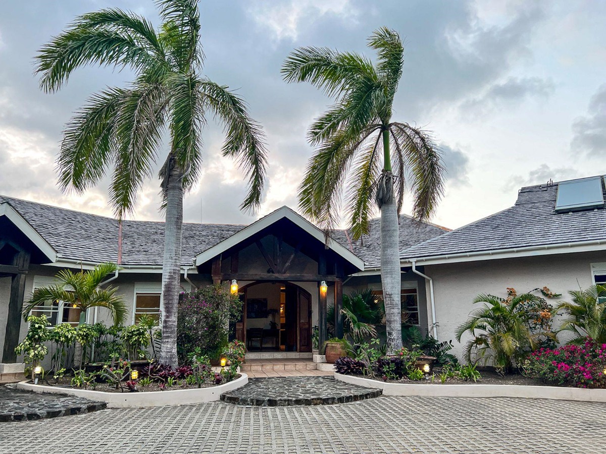 bluff-point-antigua-exterior-1