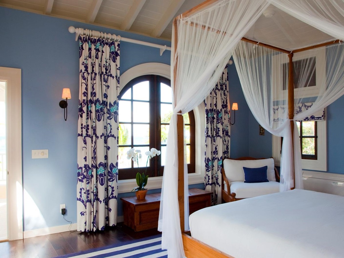 The blue double bedroom in Frangipani, Antigua