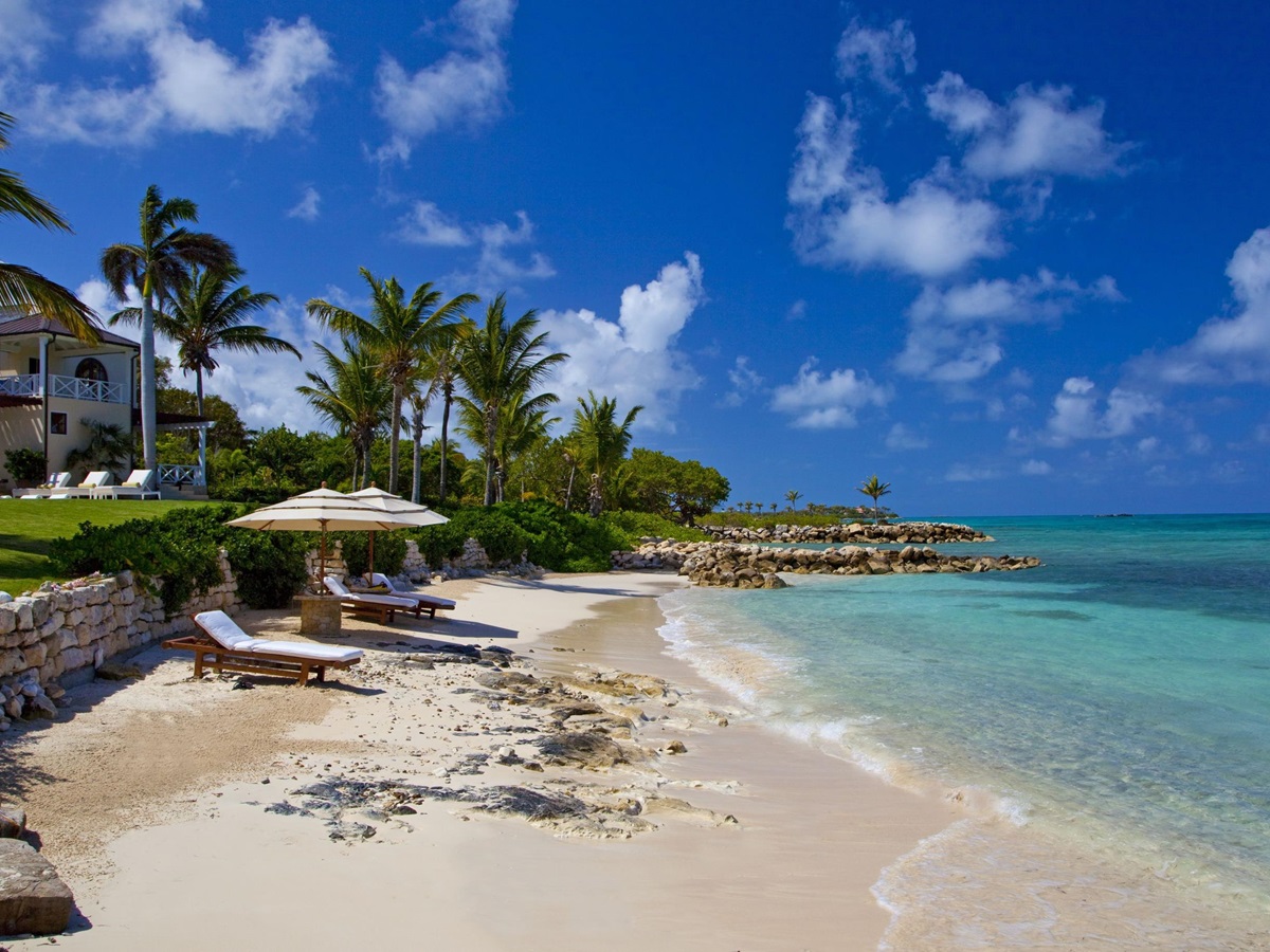 The beach of Frangipani, Antigua