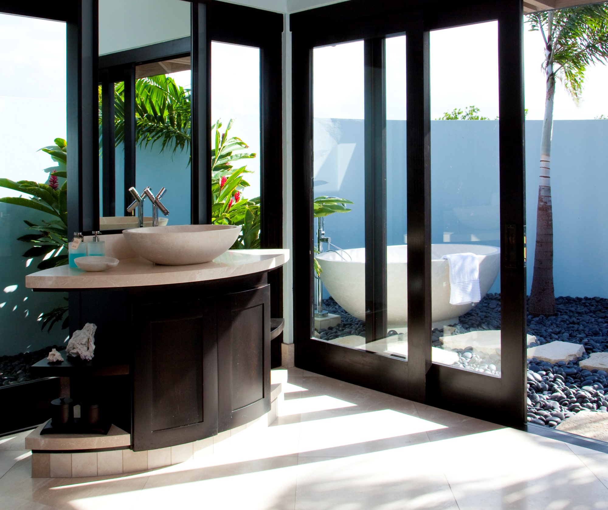 the bath tub in lazy lizard, antigua