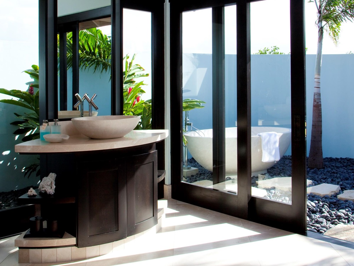 the bath tub in lazy lizard, antigua