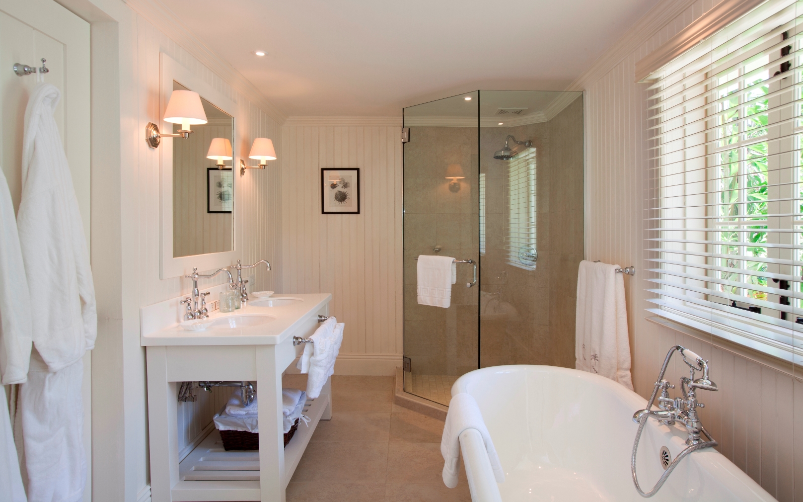 Pelican House in Antigua-bathroom