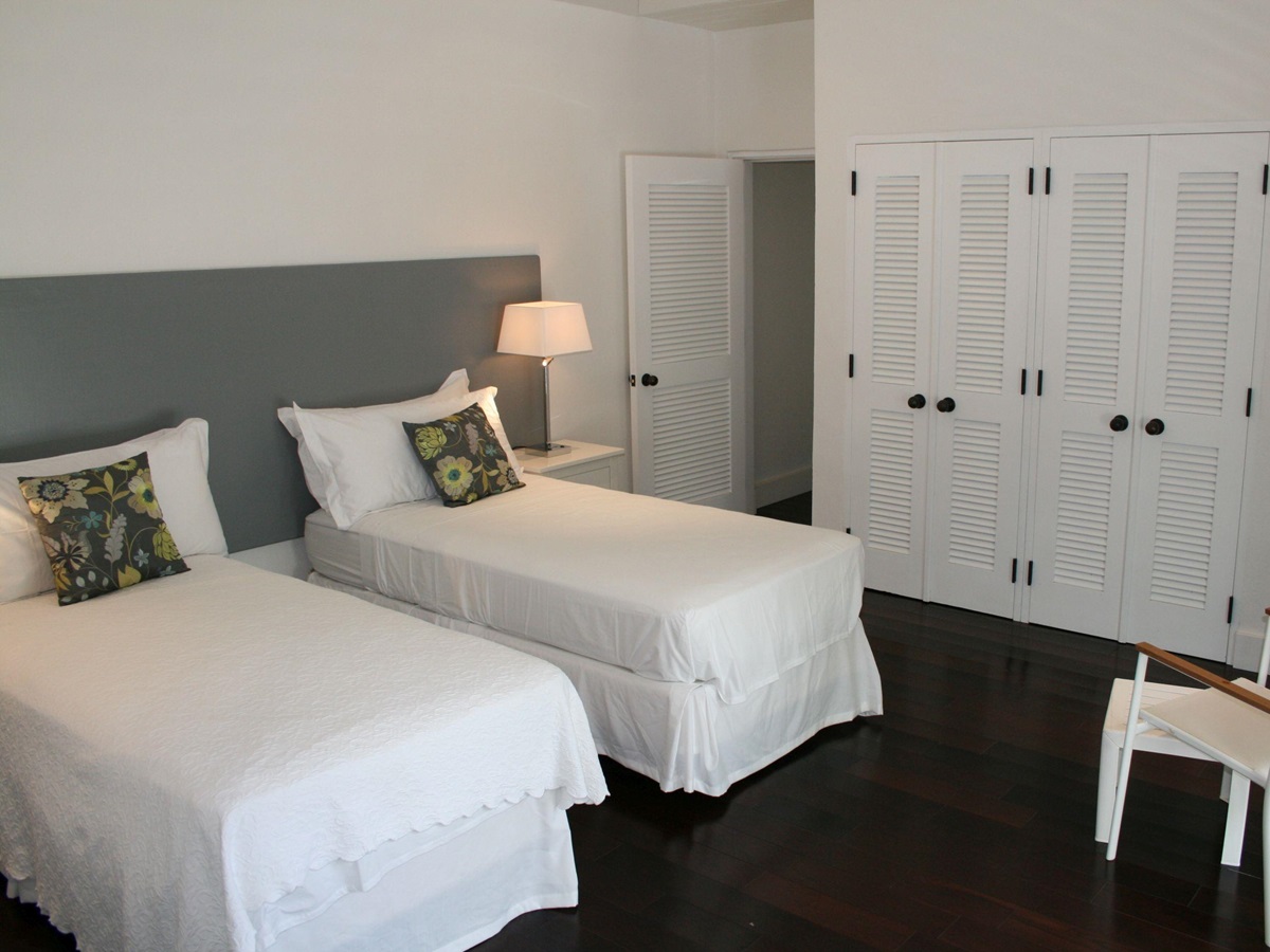 Twin bedroom of Hill Club, Antigua