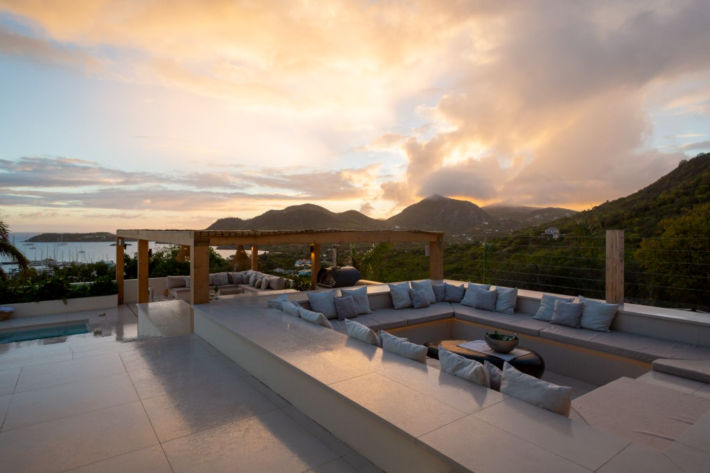 casa-musica-antigua-pool-daybeds