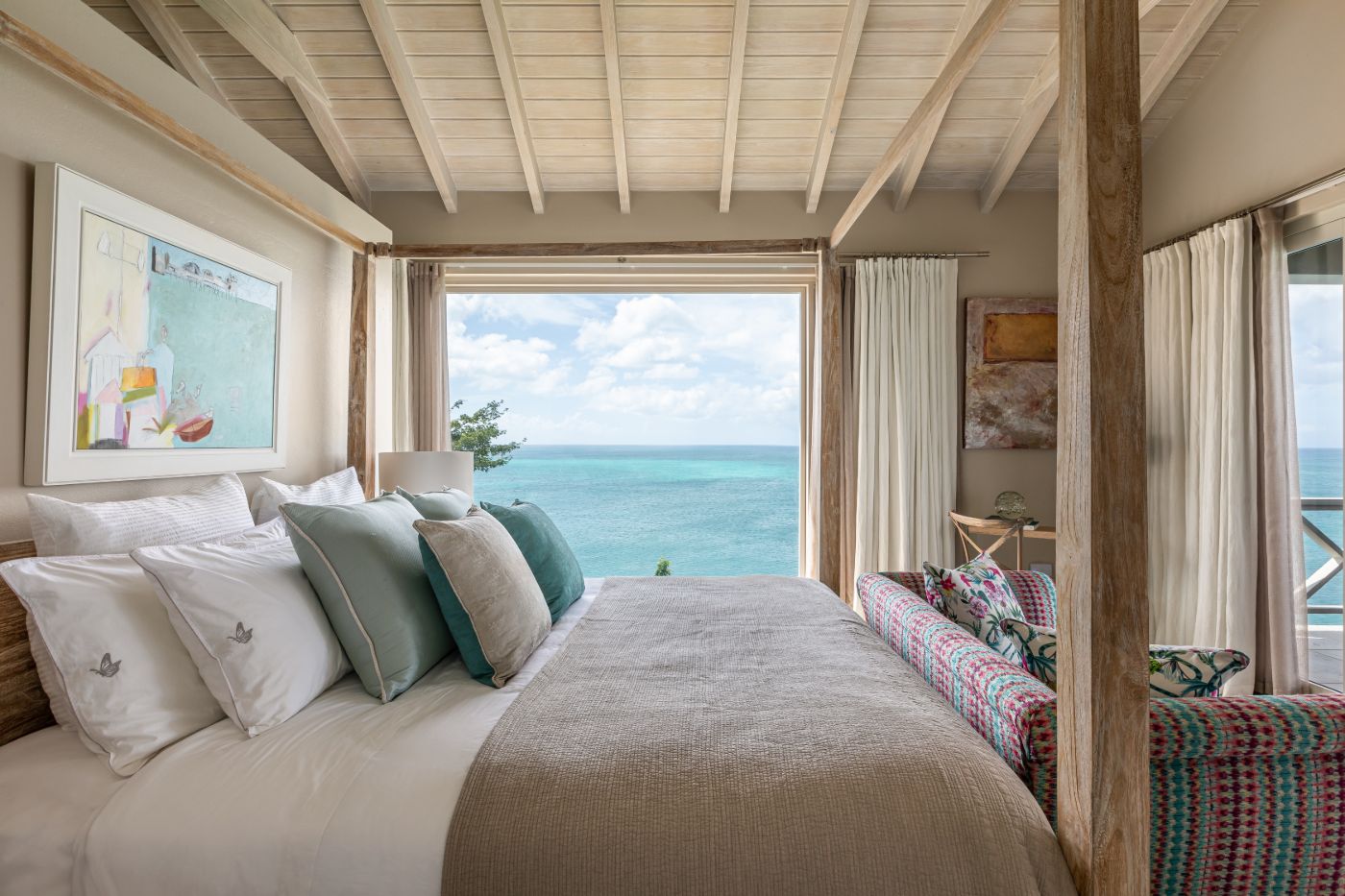 Bedroom with sea view at Villa Papillon