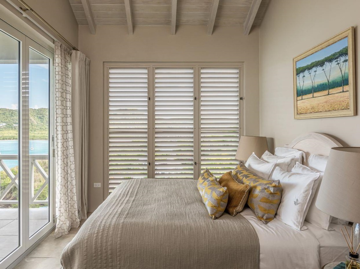 Bedroom with sea views at Villa Papillon