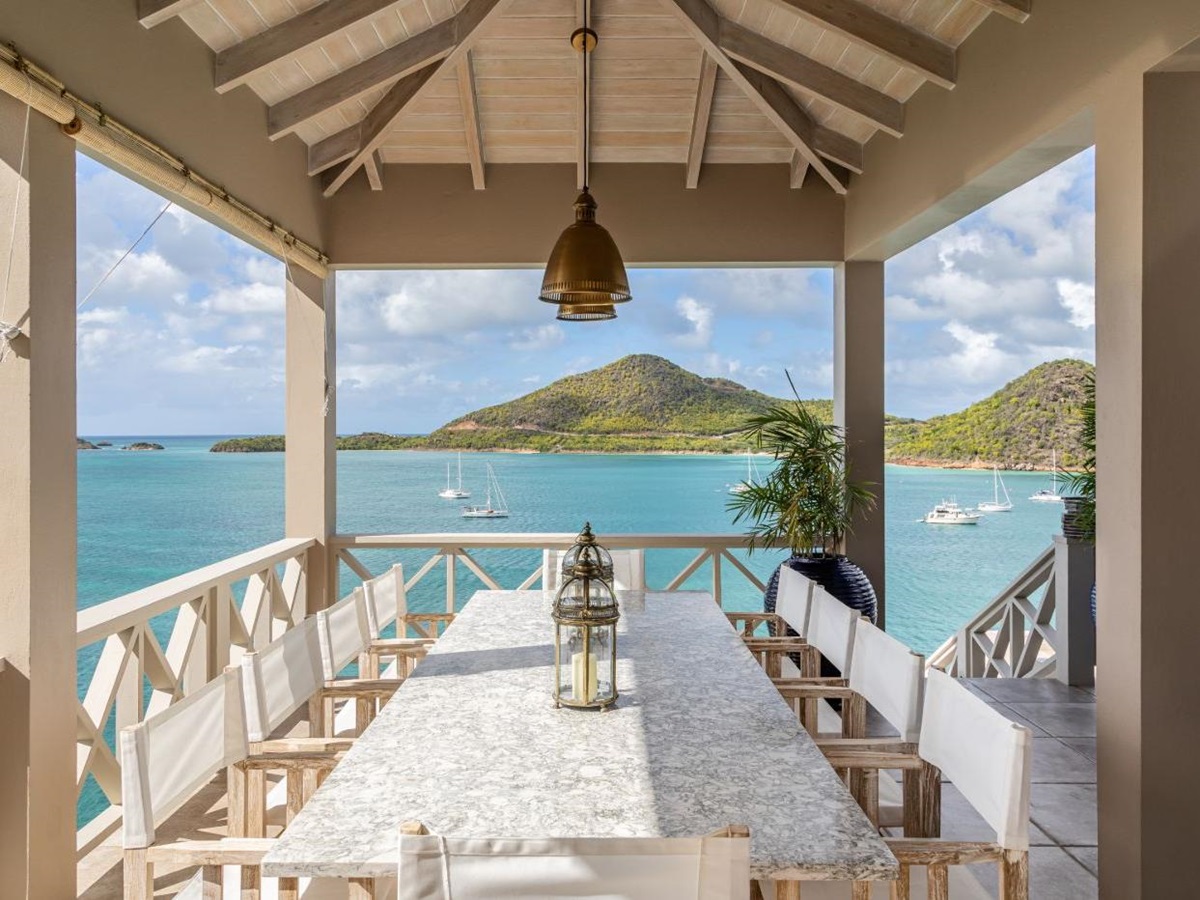 Outdoor terrace with dining table and sea views at Villa Papillon