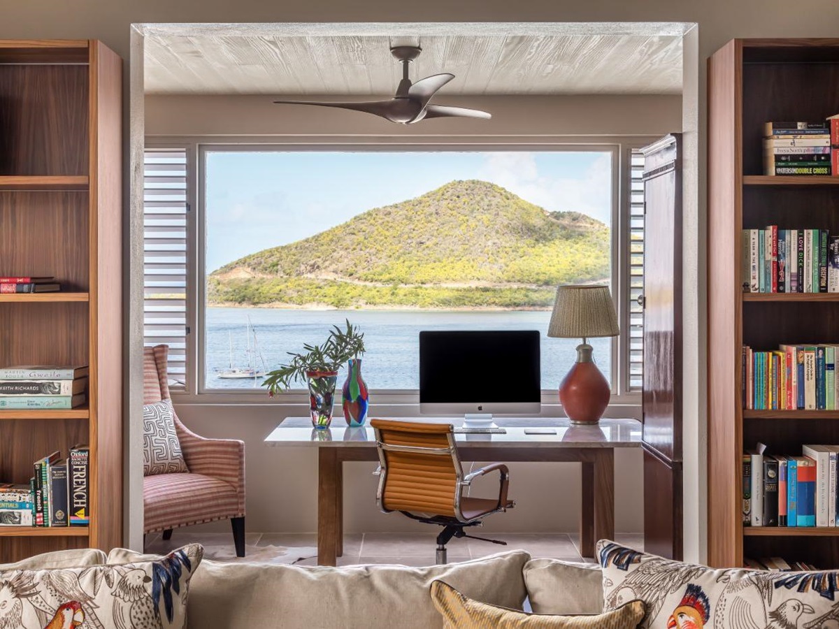 Living room and office area with sea views at Villa Papillon