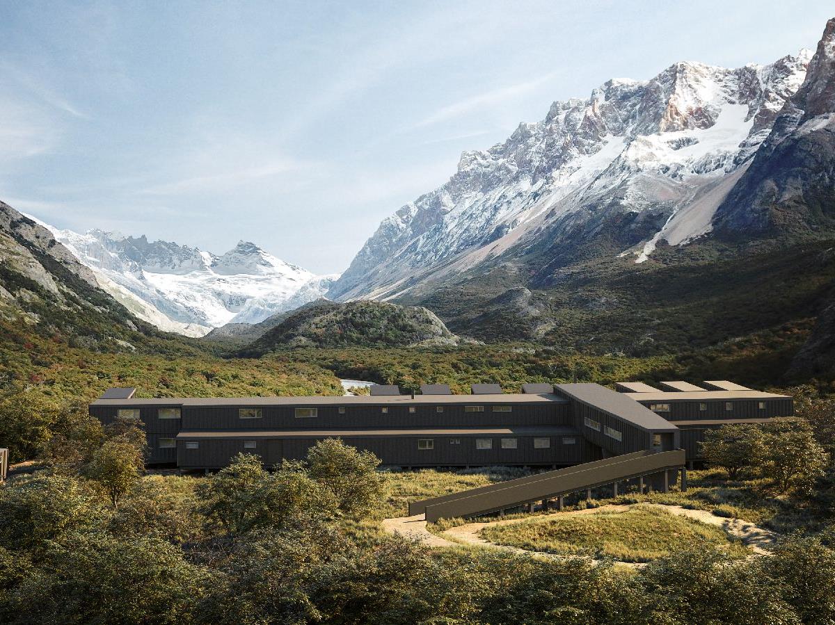 Explora El Chalten in Argentina and its backdrop of Patagonian mountains