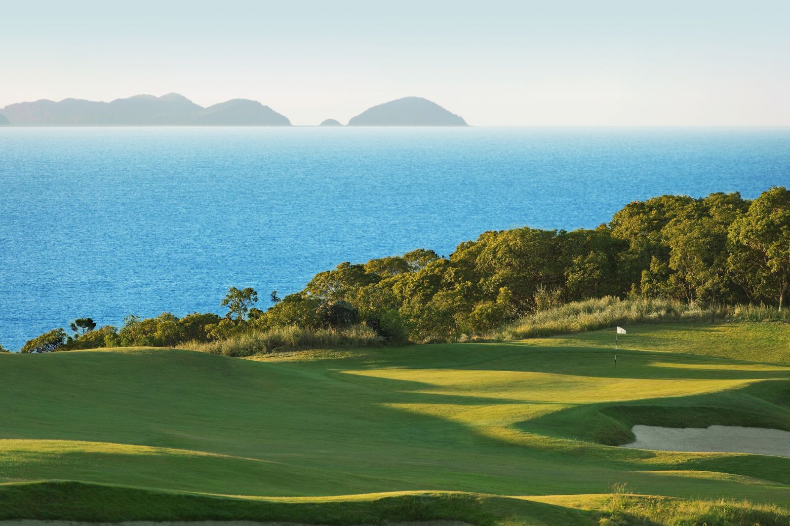 beautiful green golf course at sunrise at luxury lodge Qualia in Australia