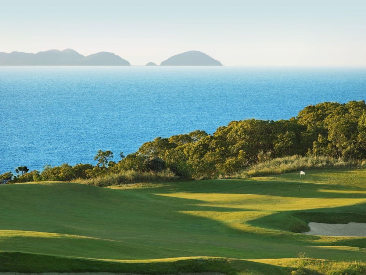 beautiful green golf course at sunrise at luxury lodge Qualia in Australia