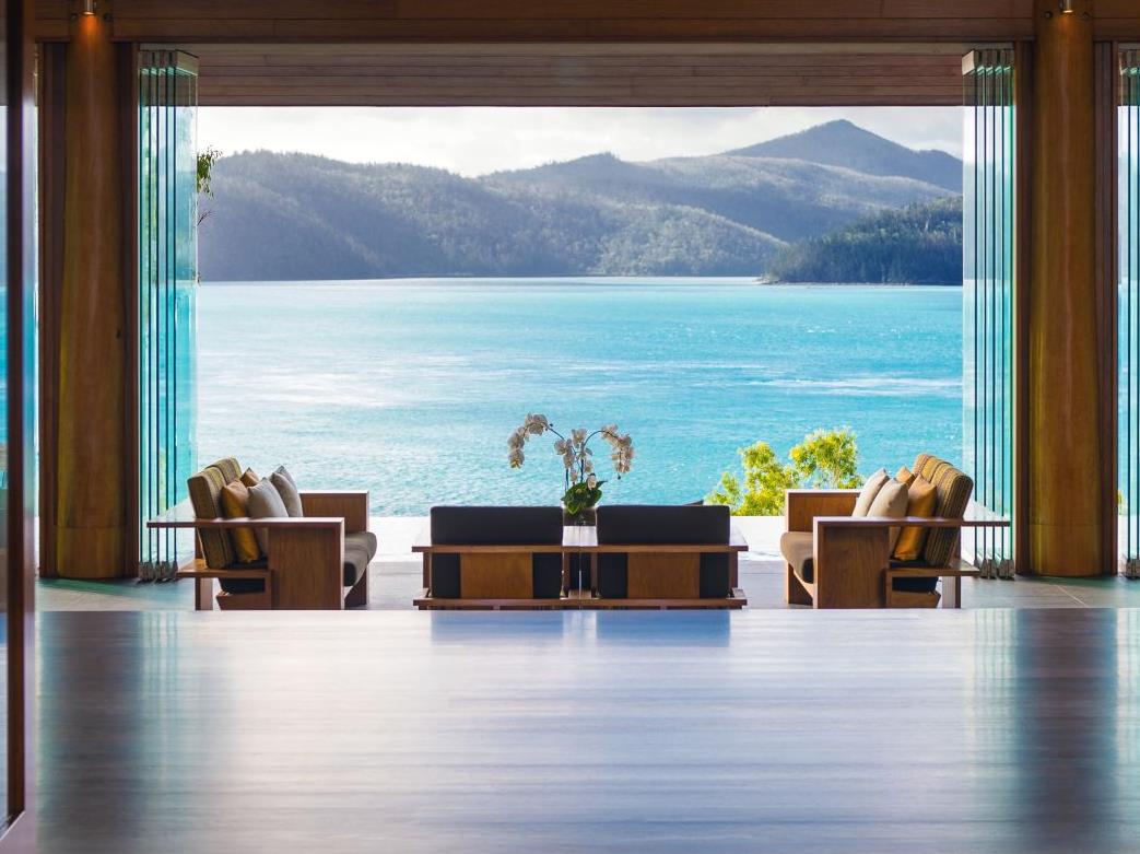 Long pavilion entrance with Great Barrier Reef view at luxury lodge Qualia in Australia