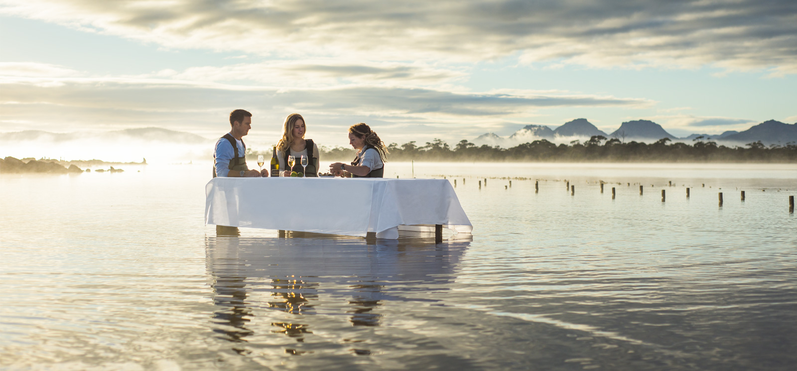 Oyster shucking at Saffire Freycinet