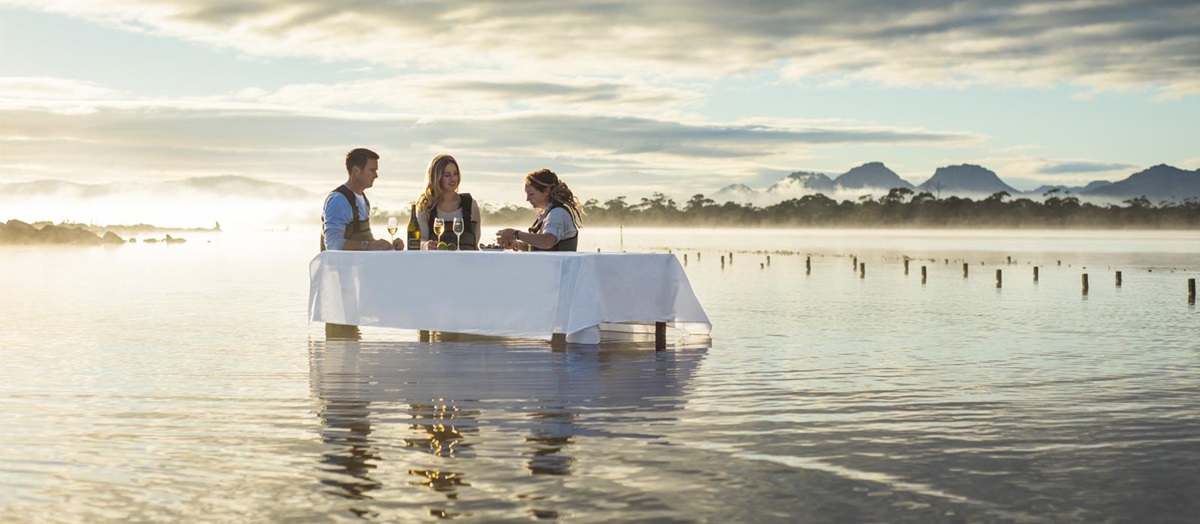 Oyster shucking at Saffire Freycinet