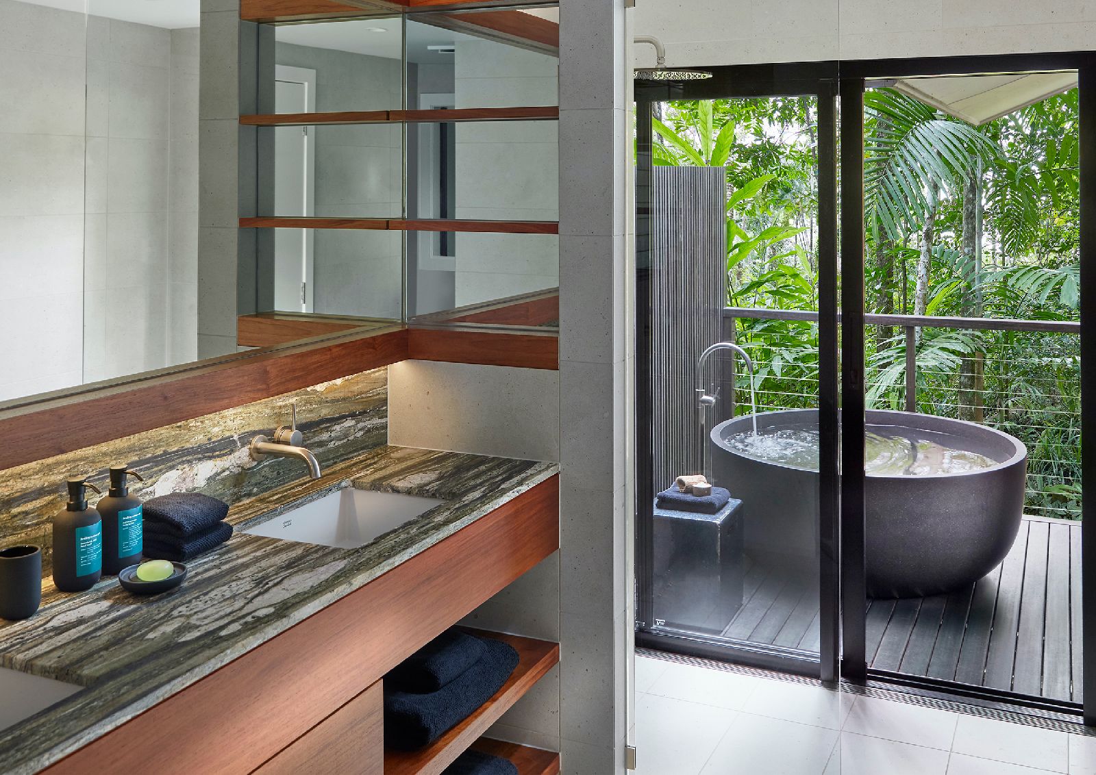 Outdoor tub of a Billabong Suite at Silky Oaks Daintree Australia