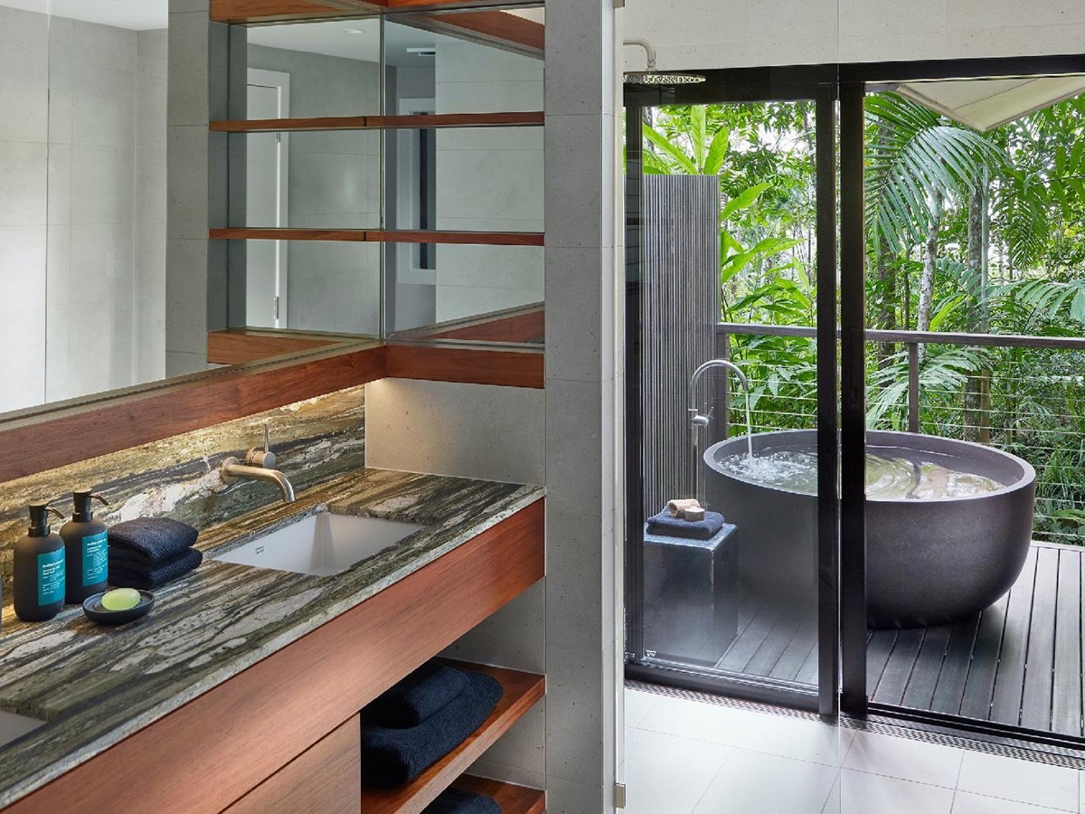 Outdoor tub of a Billabong Suite at Silky Oaks Daintree Australia