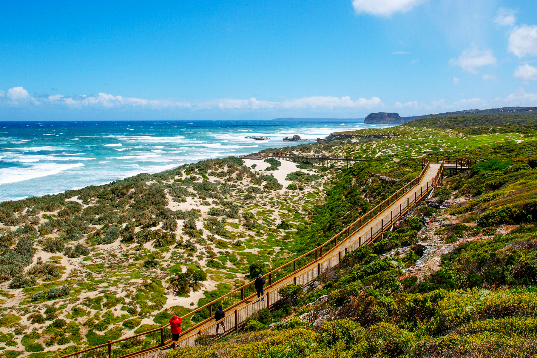 Visitors walking the Kangaroo Island Wilderness Trail 