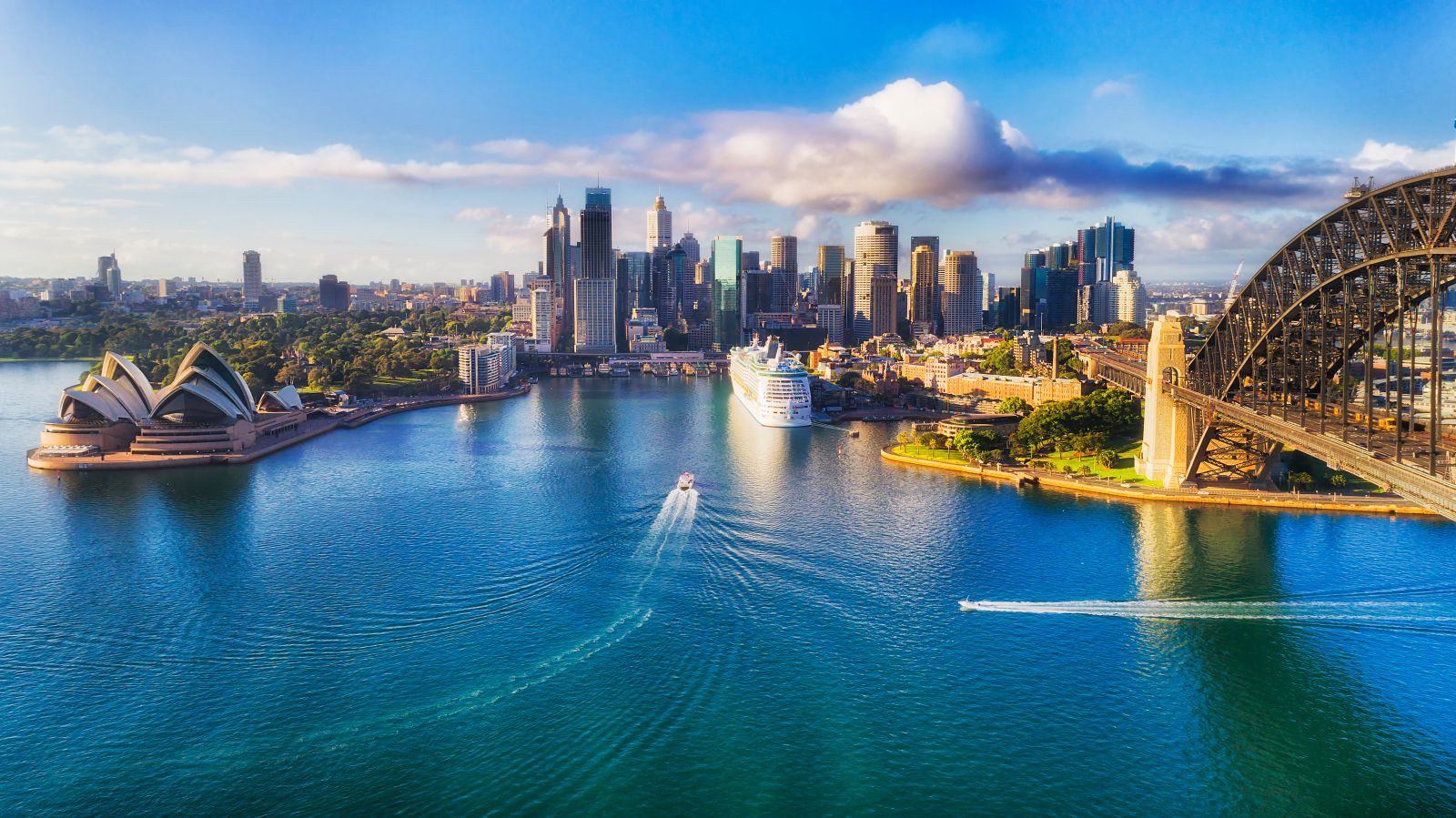 Panoramic view of Sydney skyline, Opera House and Harbour Bridge