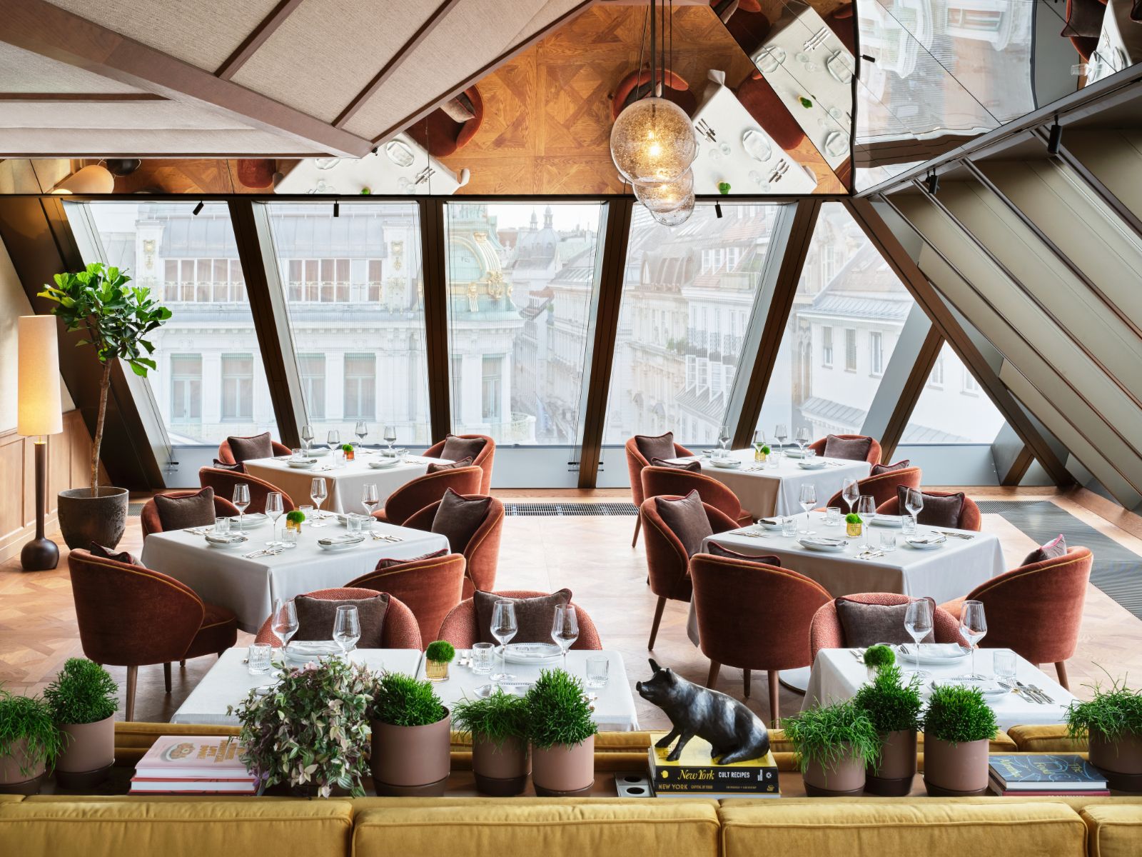 Neue Hoheit brasserie dining room at the Rosewood Vienna in Austria