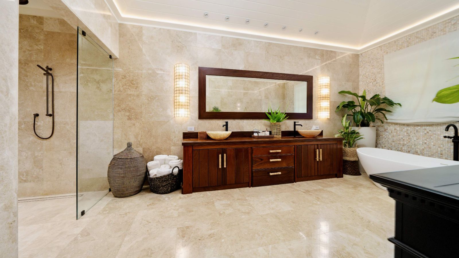 Bathroom 1 at Beacon Hill Estate in the Bahamas