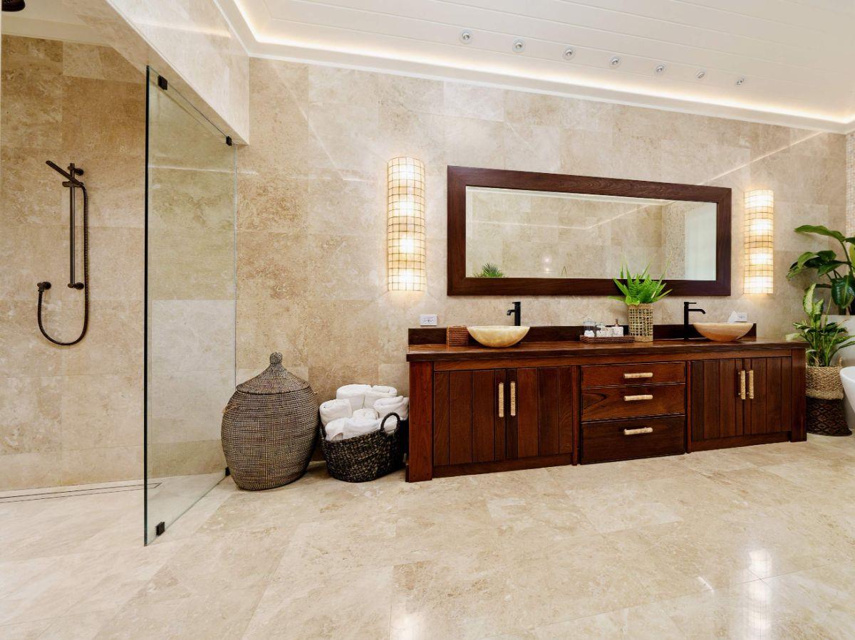 Bathroom 1 at Beacon Hill Estate in the Bahamas