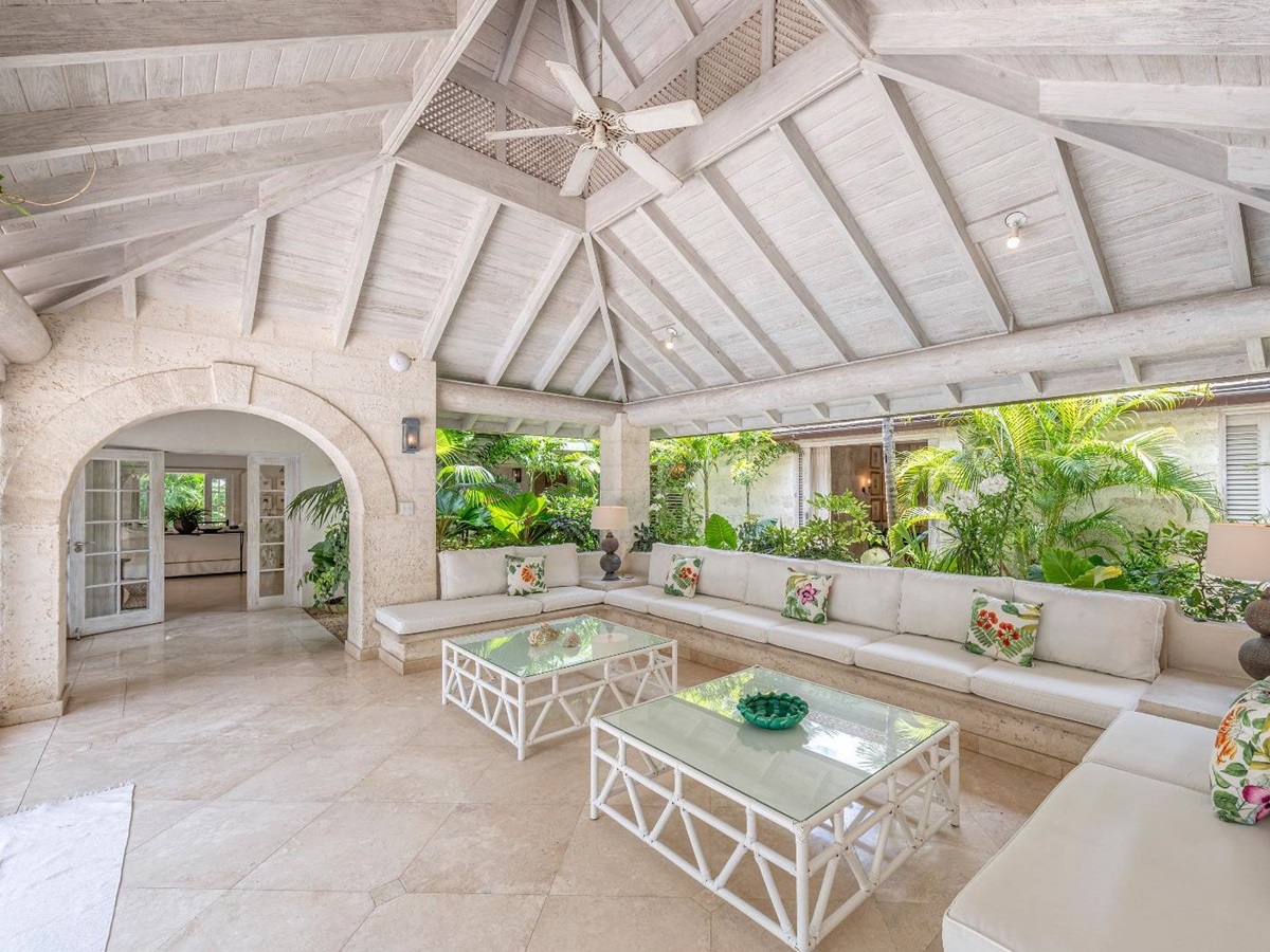 Outdoor-Living at Bluff House in Barbados