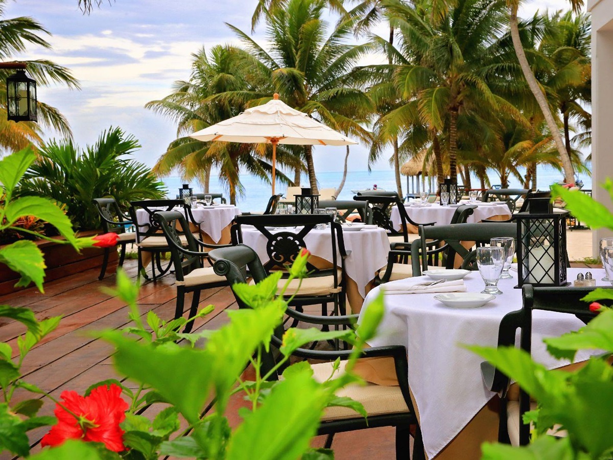Outdoor dining at Victoria House resort on Ambergris Caye Belize