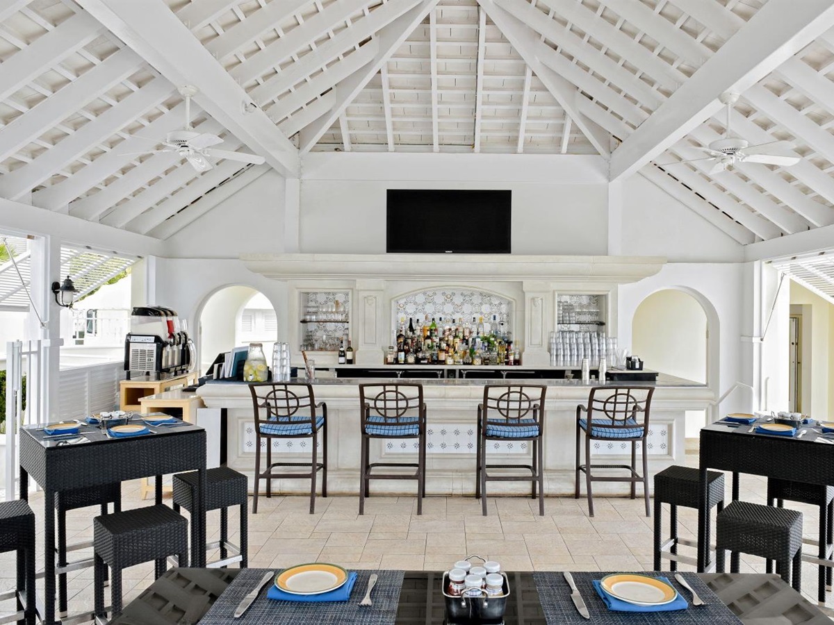 Beach club bar at the Rosewood Bermuda