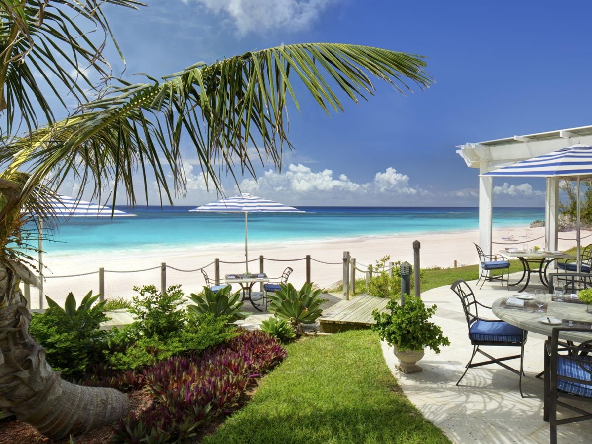 Beachfront dining at the Rosewood Bermuda