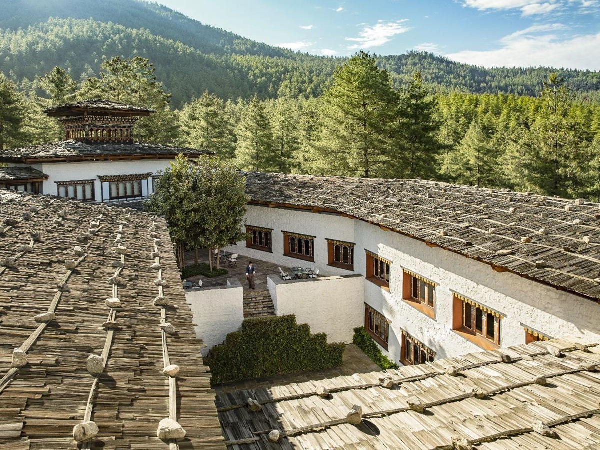Courtyard and mountain surroundings of the COMO Uma Paro Bhutan