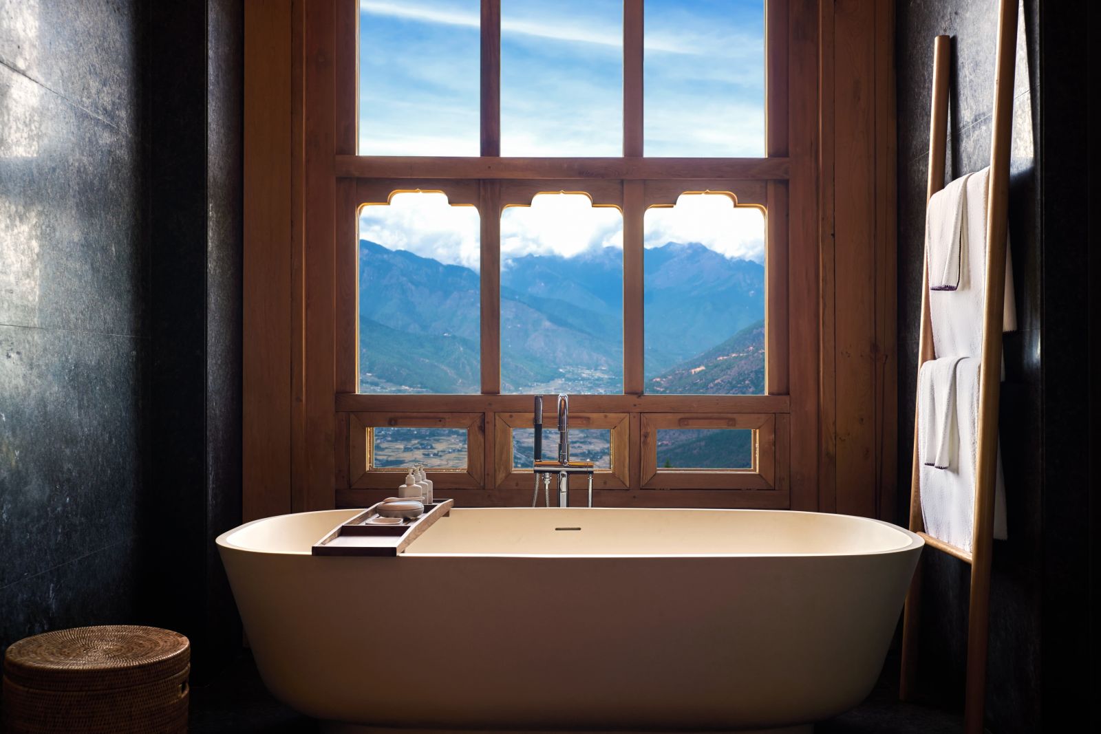 Large bath with mountain views