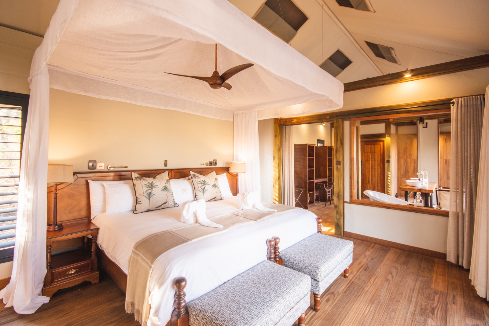 Double bedroom with bathroom