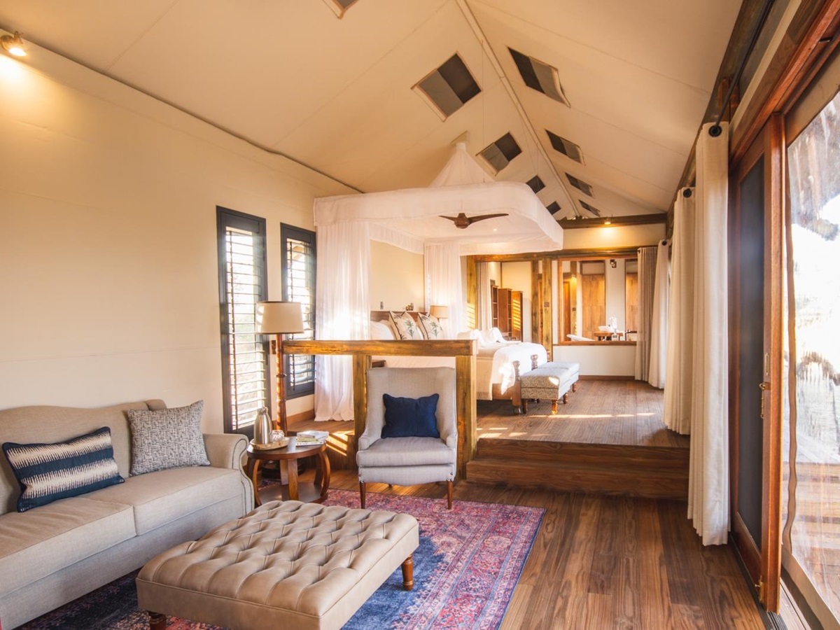 Separate lounge area in double bedroom