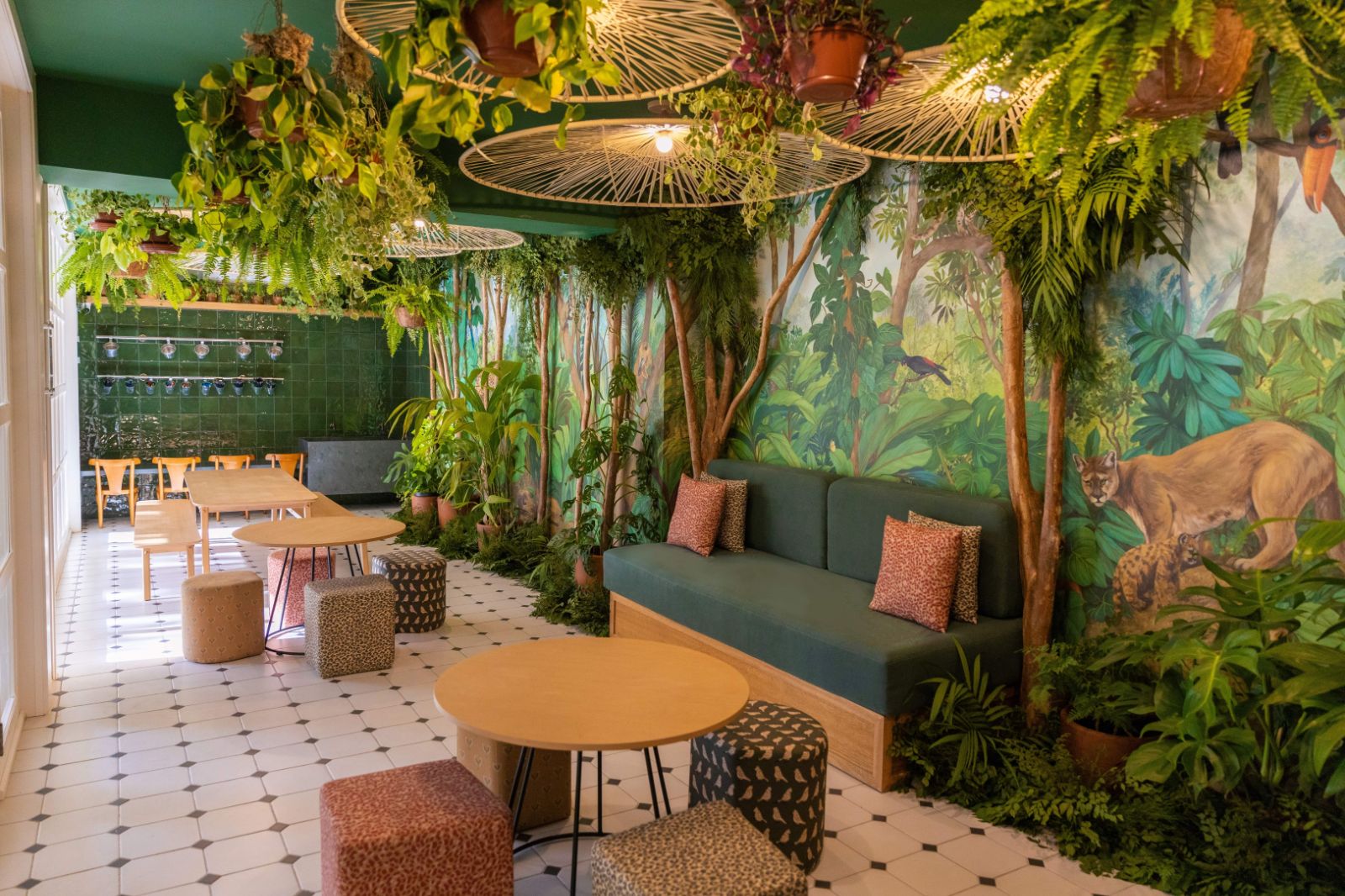 Restaurant and seating area at Belmond Hotel das Cataratas near he Iguazu Falls in Brazil